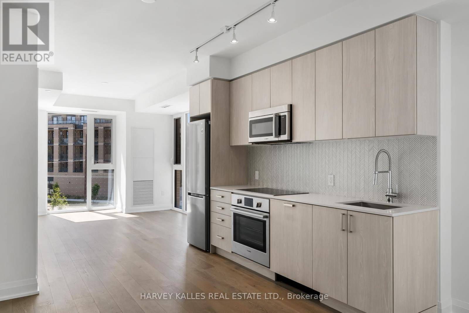 293 The Kingsway #305, Toronto (edenbridge-humber Valley), ON M9A3A9