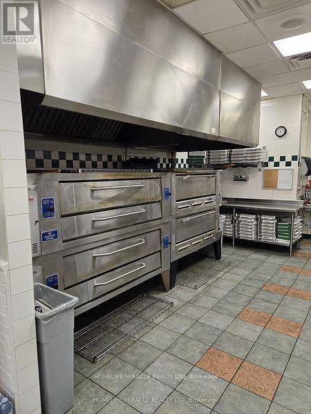 Oakville (wc Wedgewood Creek), ON L6H6N9,2335 Trafalgar RD ##D2