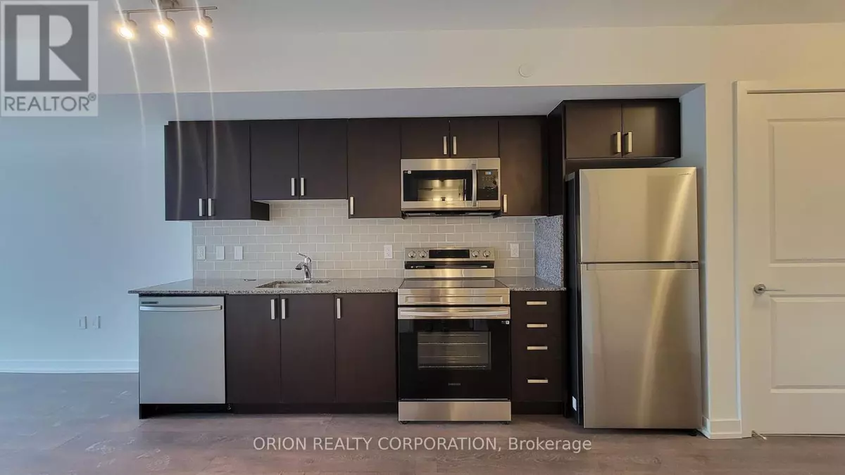 Toronto (yorkdale-glen Park), ON M6B0B1,556 Marlee AVE #211