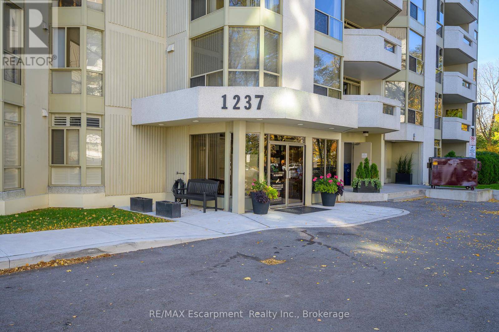 Burlington (brant), ON L7S2H8,1237 North Shore BLVD East #301