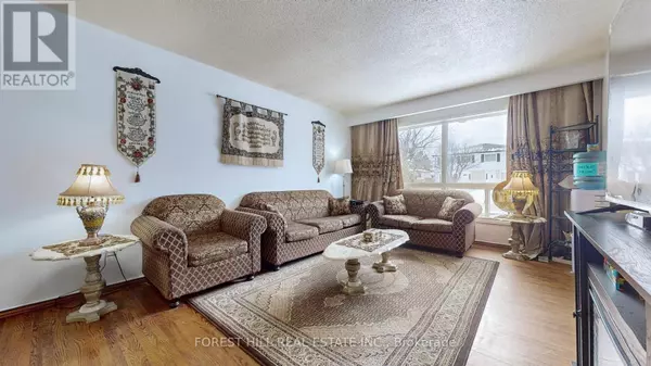 Mississauga (erindale), ON L5C1N9,824 EAGLEMOUNT CRESCENT