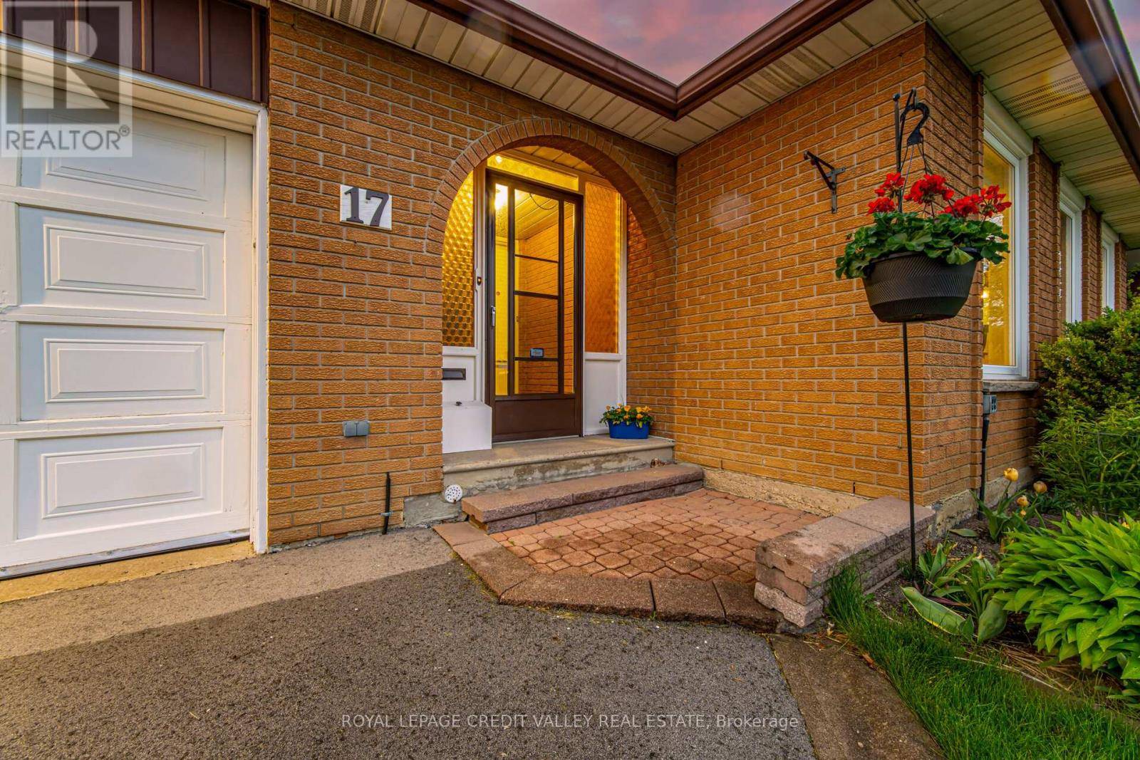 Brampton (brampton East), ON L6W3N8,17 MEADOWLAND GATE