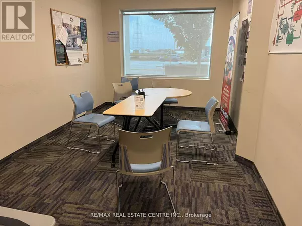 Mississauga (gateway), ON L5S0A8,30 Topflight DR #2A