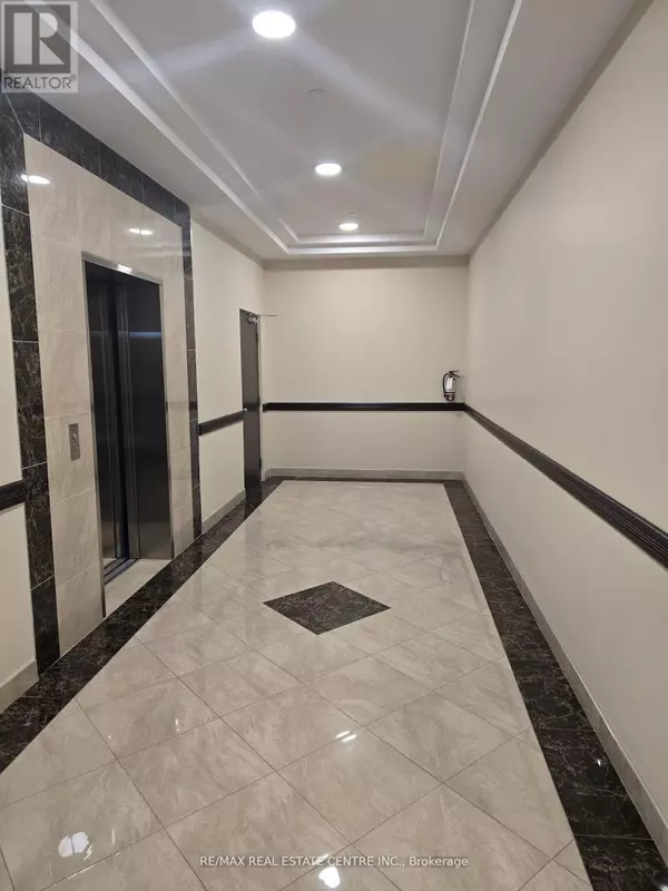 Mississauga (gateway), ON L5S0A8,30 Topflight DR #8A