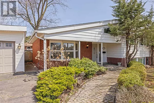 Oakville (wo West), ON L6L4G7,600 WEYNWAY COURT