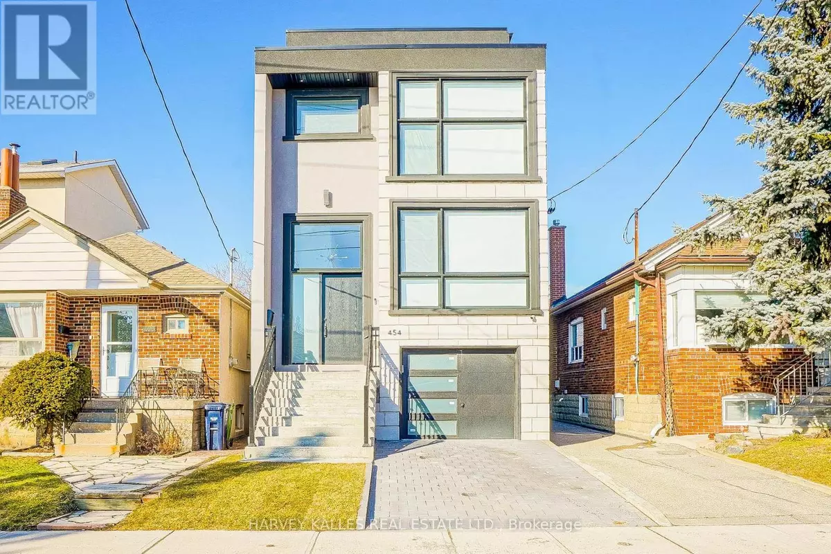 Toronto (briar Hill-belgravia), ON M6E2N7,454 WHITMORE AVENUE