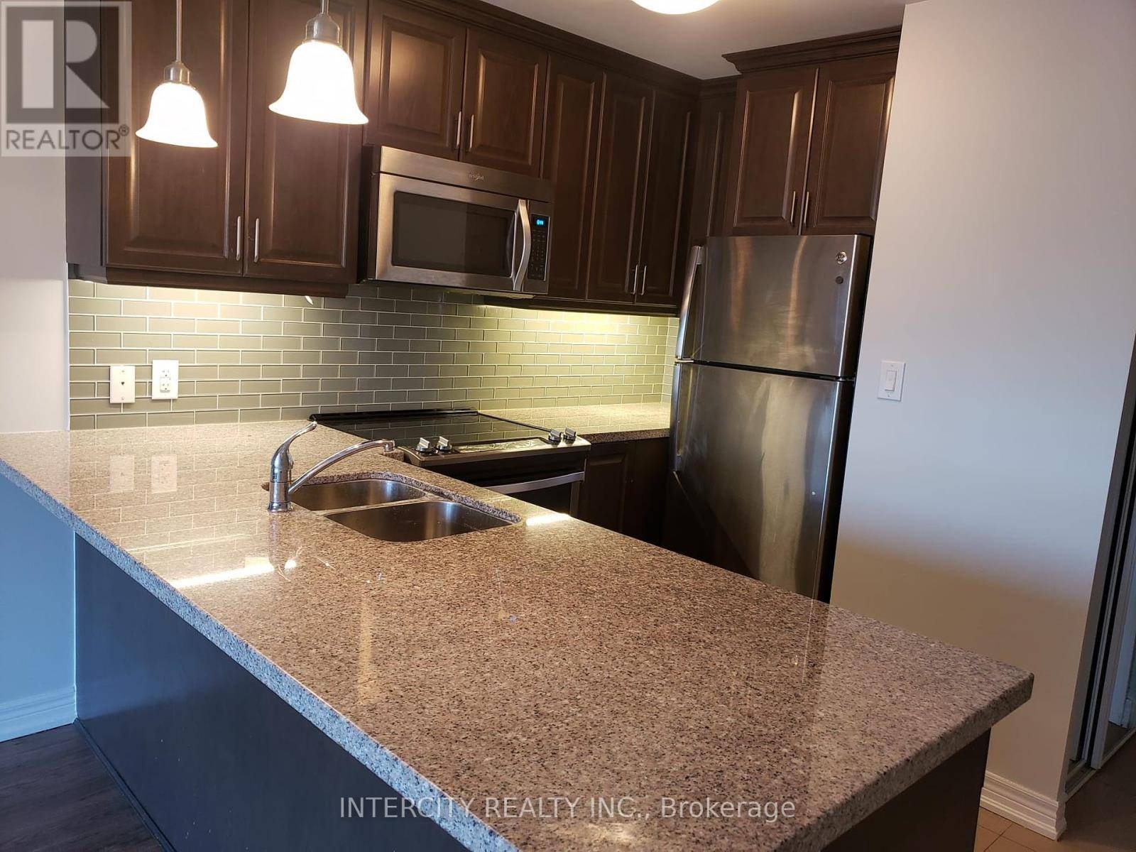 Oakville (co Central), ON L6K1W5,73 Washington AVE #203
