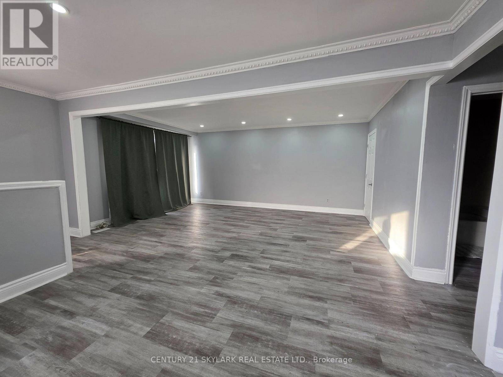 Toronto (humber Summit), ON M9L1J9,61 PRIMULA CRESCENT