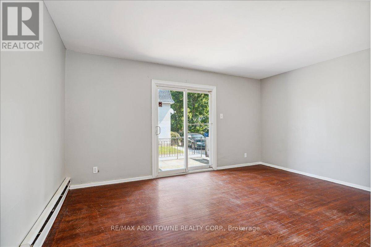 Oakville (br Bronte), ON L6L1T7,2316 Hixon ST #2