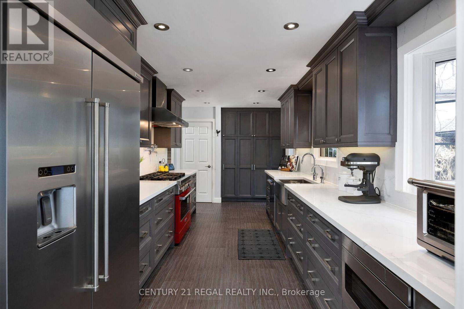 Toronto (kingsway South), ON M9A2V6,32 CEDARCREST DRIVE