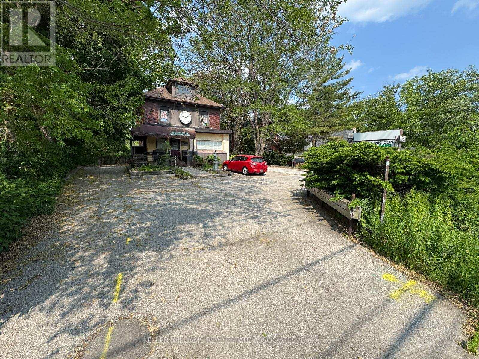 Mississauga (mineola), ON L5G3H7,1553 Hurontario ST #207