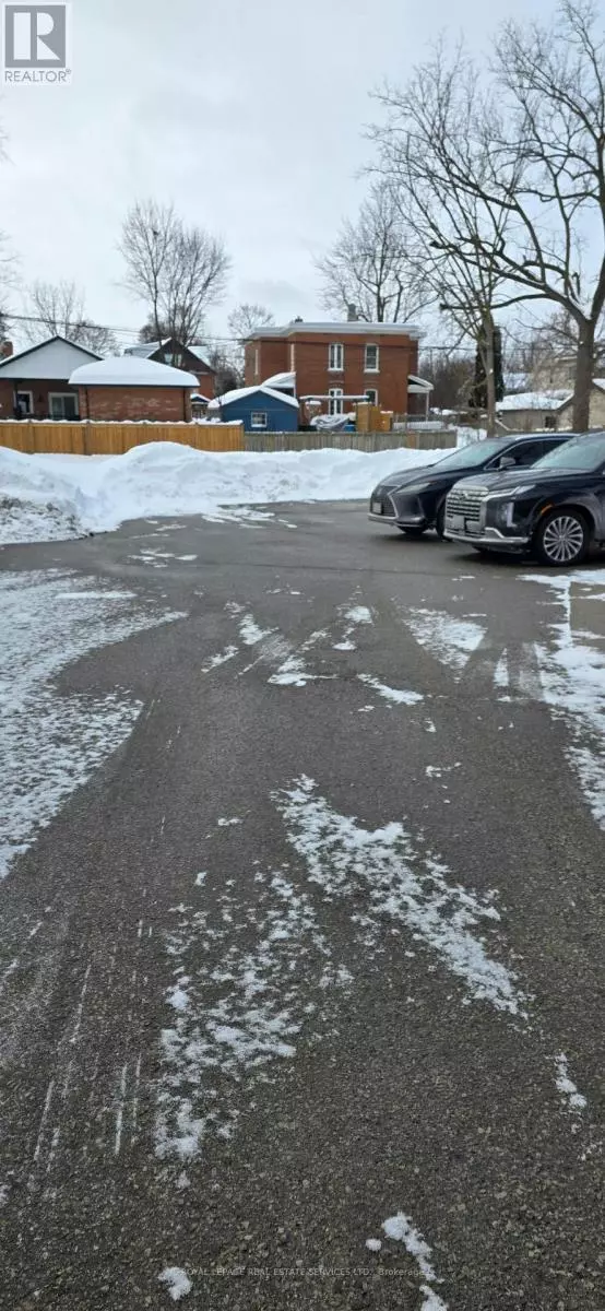 Brampton (downtown Brampton), ON L6X1N3,247 MAIN STREET N