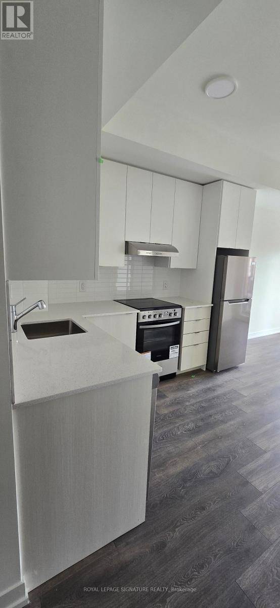 Toronto (beechborough-greenbrook), ON M6M0B7,125 Canon Jackson DR #313