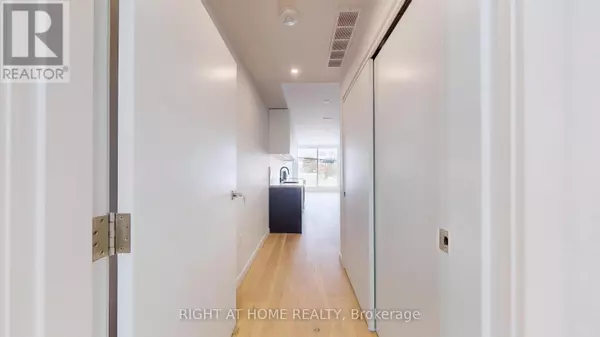 Toronto (junction Area), ON M6P2A1,3122 Dundas ST West #Unit 3