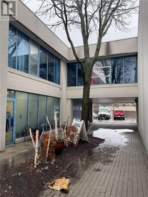 130 Industry ST #22, Toronto (brookhaven-amesbury), ON M6M5G3