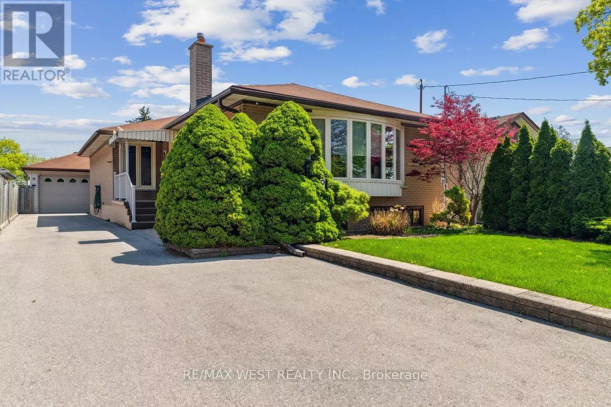 Toronto (eringate-centennial-west Deane), ON M9C4L1,9 MARGRATH PLACE