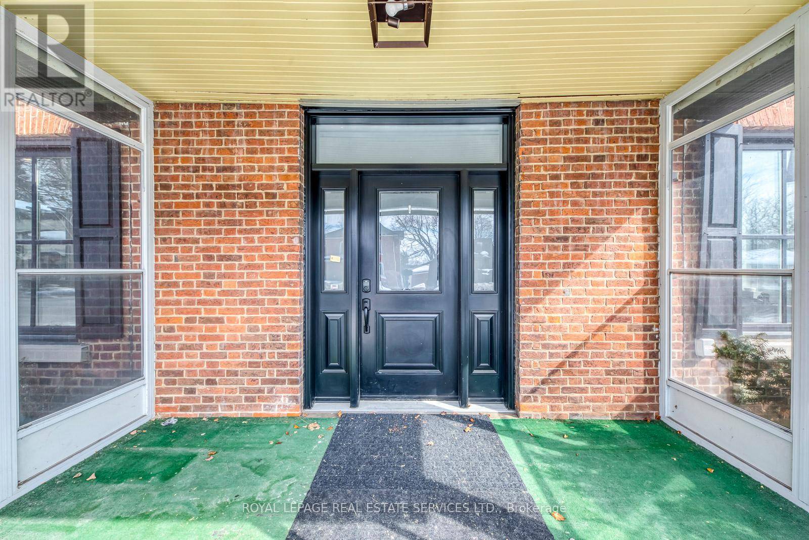 Mississauga (streetsville), ON L5M1M3,317 QUEEN STREET S