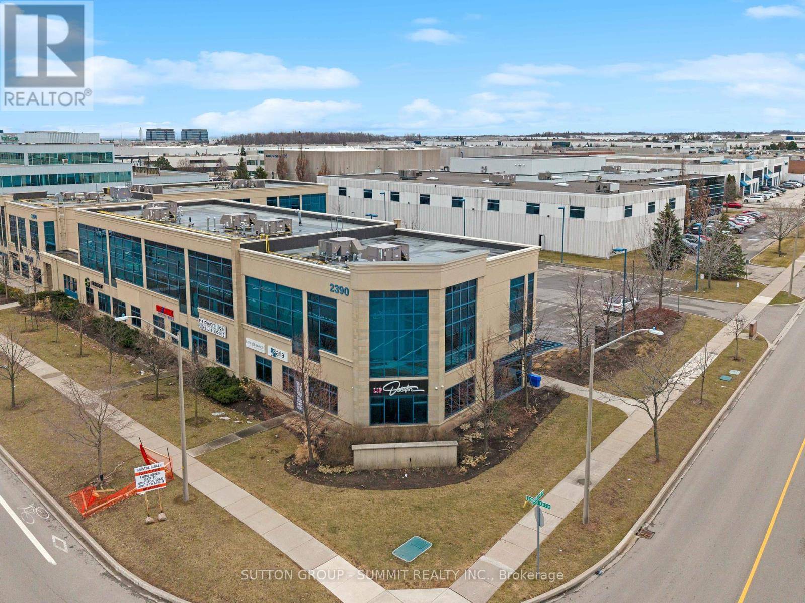 Oakville (wp Winston Park), ON L6H6M5,2390 BRISTOL CIR #1