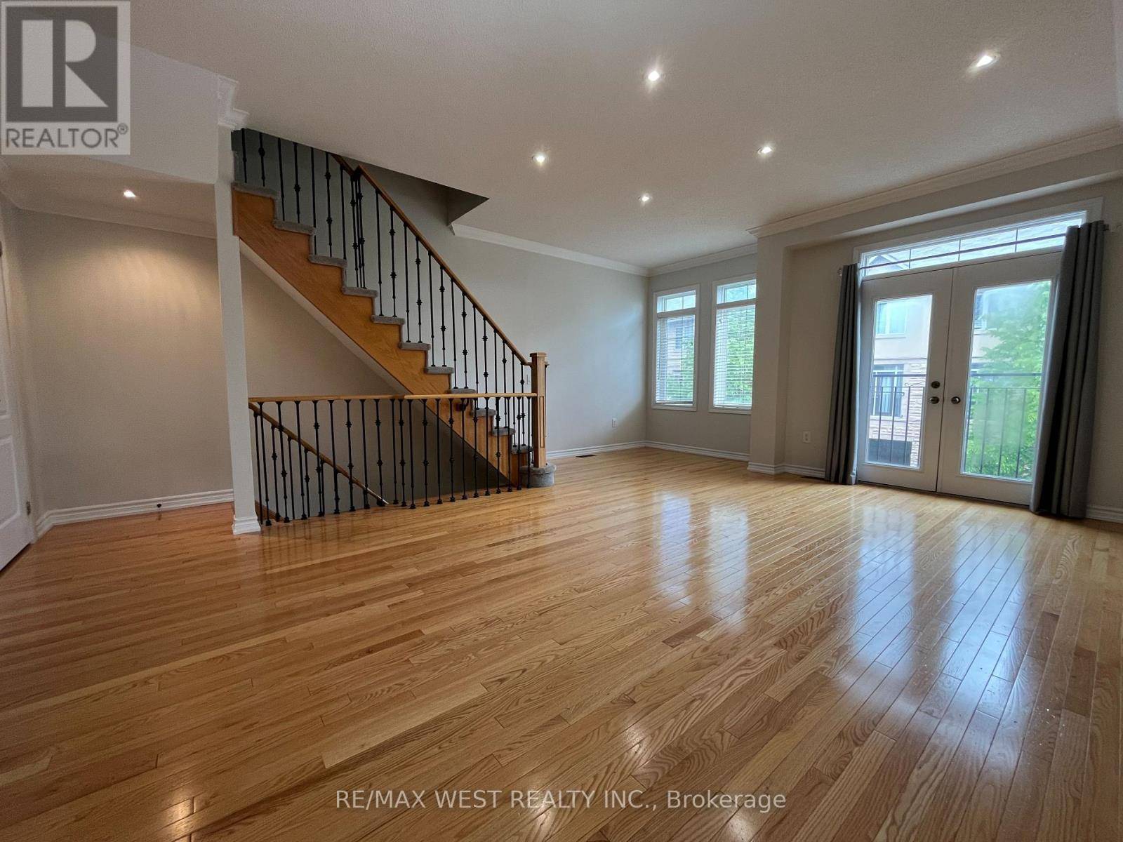 Mississauga (applewood), ON L4Y0C8,3038 Haines RD #45