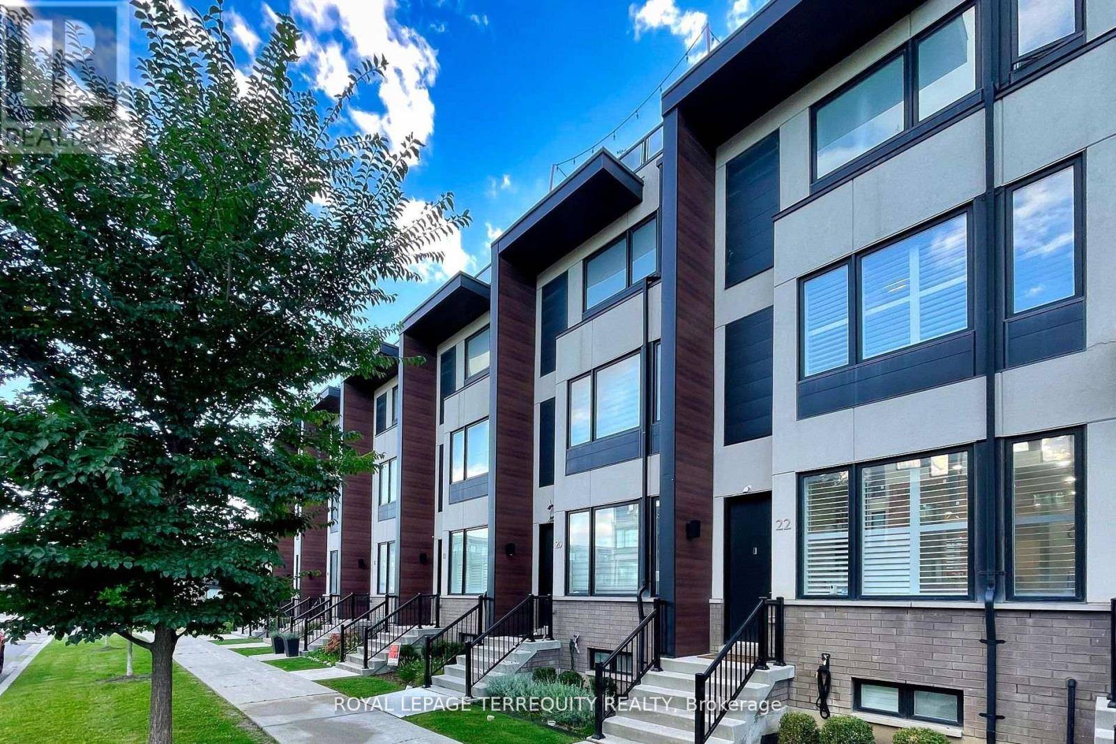22 CAROLINE CARPENTER GROVE, Toronto (downsview-roding-cfb), ON M3K0B1