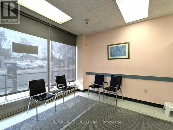 Toronto (beechborough-greenbrook), ON M6M5E2,2468 Eglinton AVE West #Unit 2
