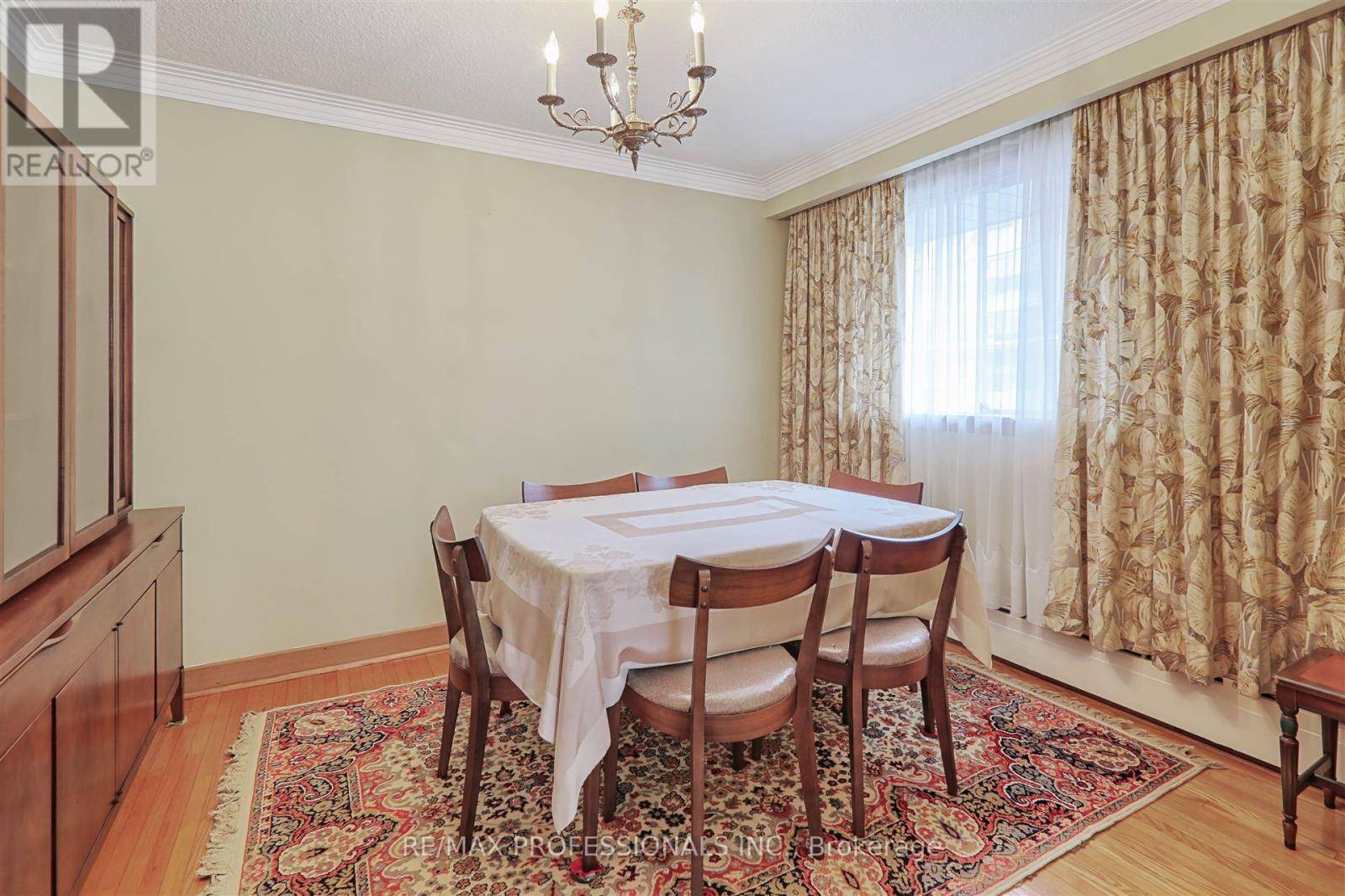 Toronto (stonegate-queensway), ON M8Y2Z8,14 MORGAN AVENUE