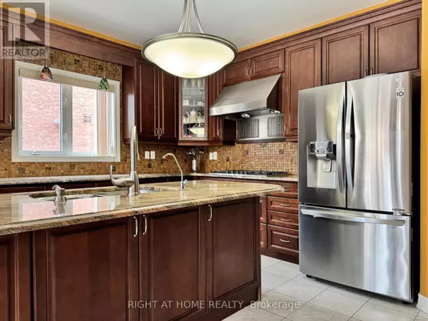 Brampton (bram East), ON L6P2E1,29 LYNNVALLEY CRESCENT