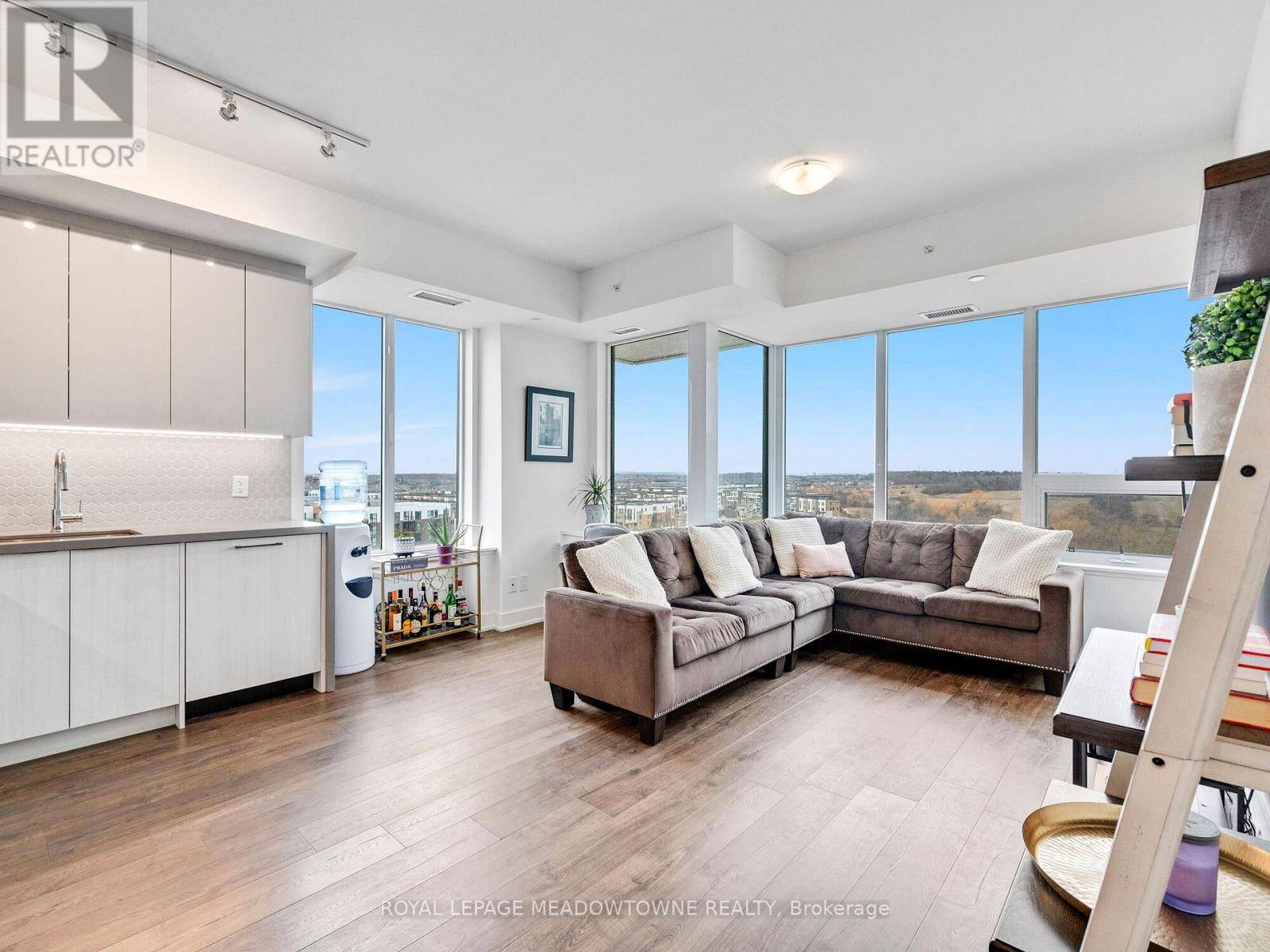 Oakville (ro River Oaks), ON L6H3R9,2489 Taunton RD #714