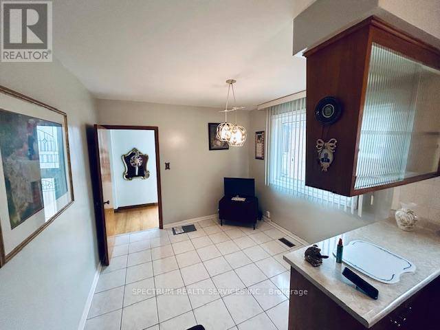 Toronto (glenfield-jane Heights), ON M3L2A8,29 WHITBREAD CRESCENT