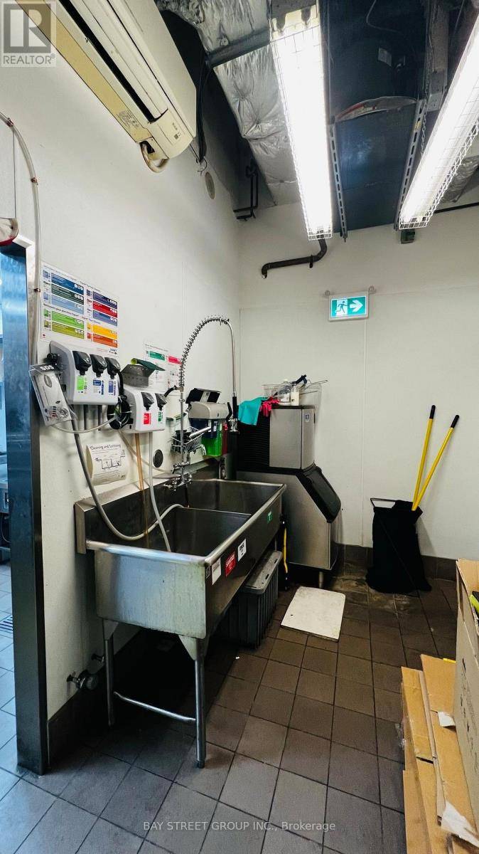 Mississauga (city Centre), ON L5B2C9,100 City Centre DR #1-831