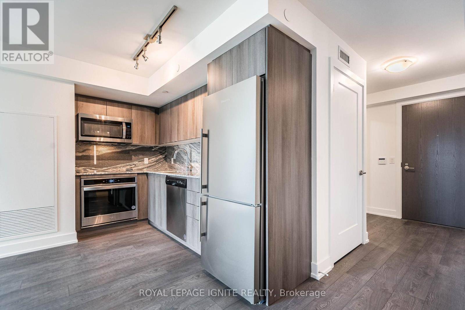 Toronto (islington-city Centre West), ON M9A0C8,5 Mabelle AVE #836