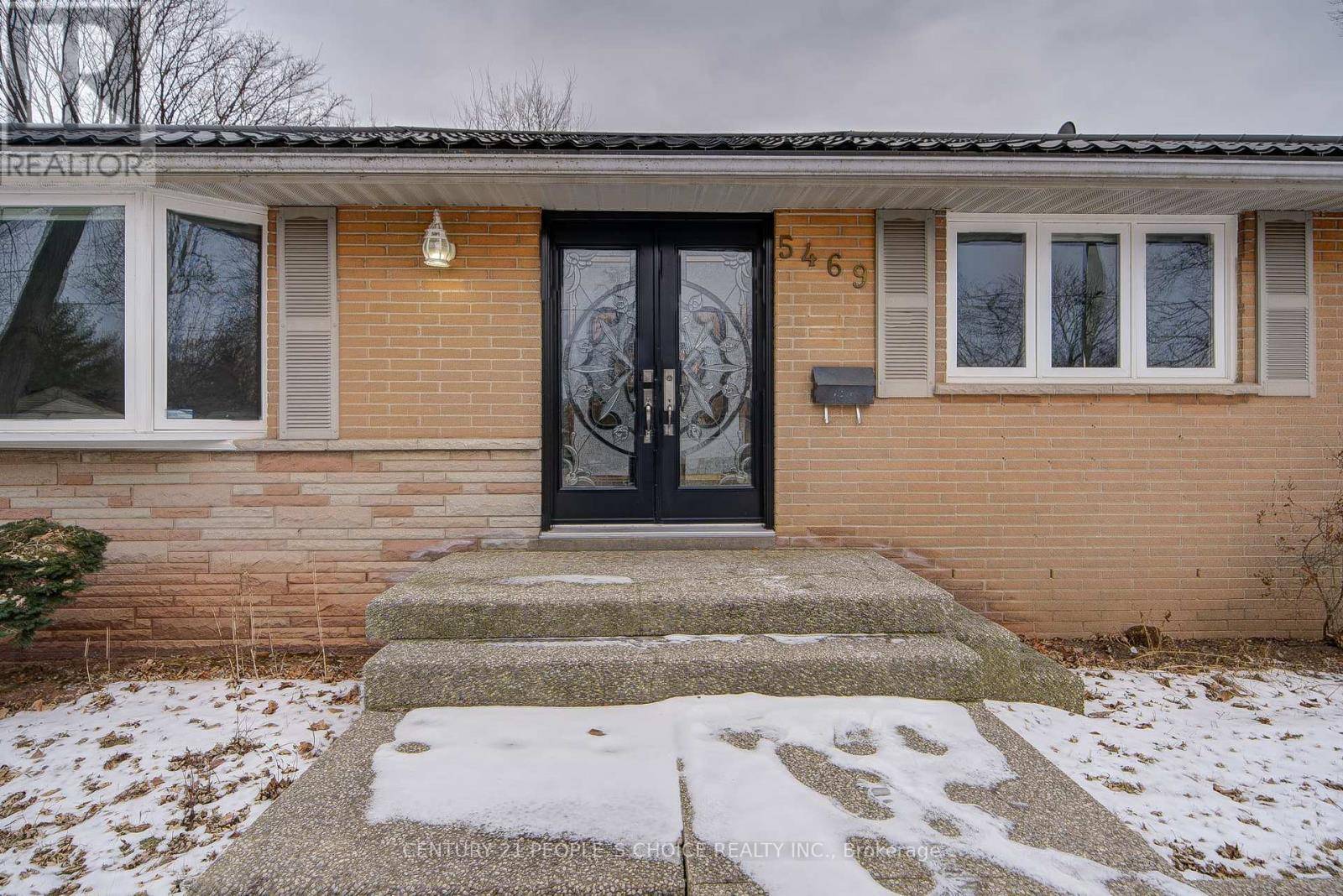 Burlington (appleby), ON L7L3C4,5469 RANDOLPH CRESCENT