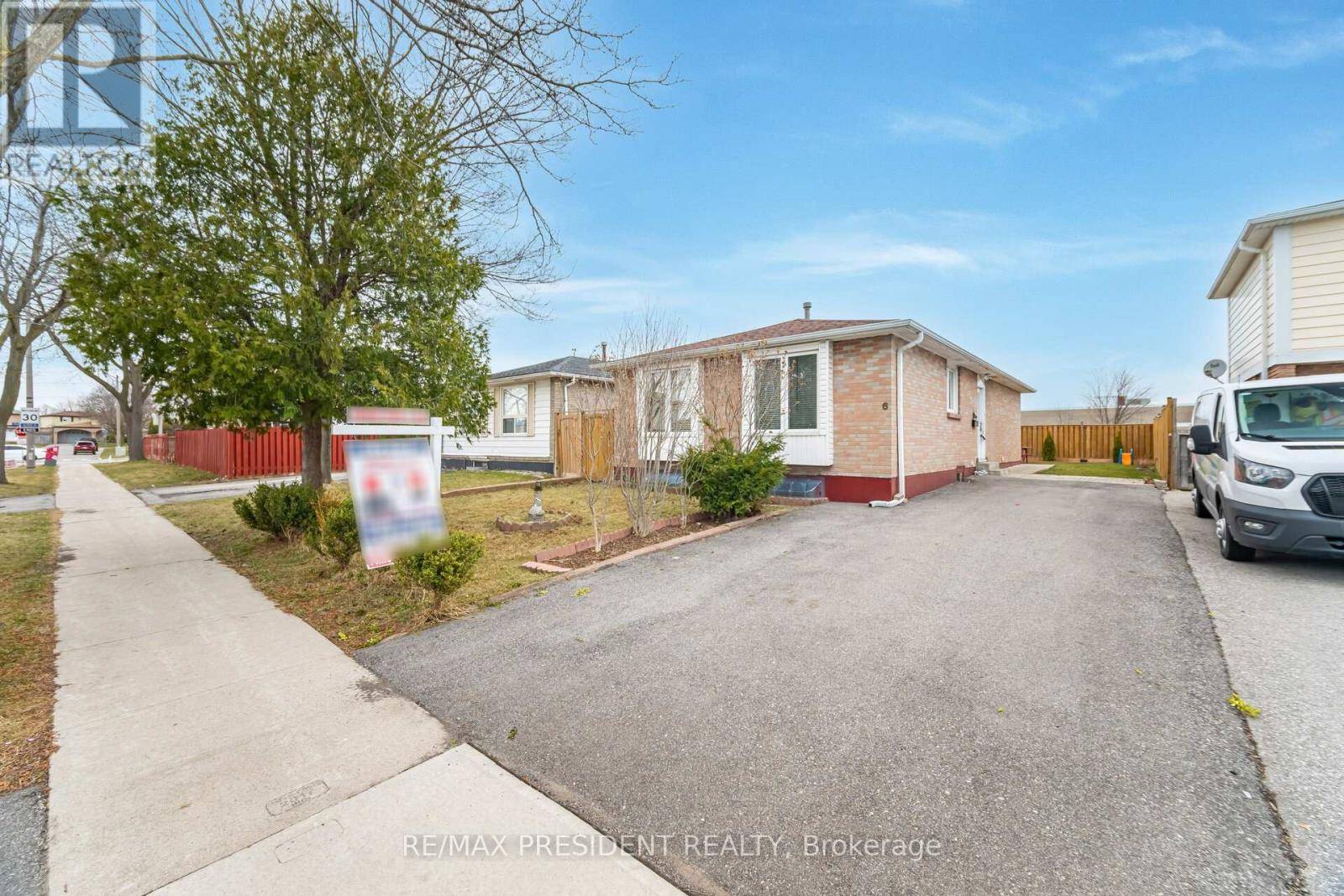Toronto (west Humber-clairville), ON M9V4H2,6 SULTAN POOL DRIVE