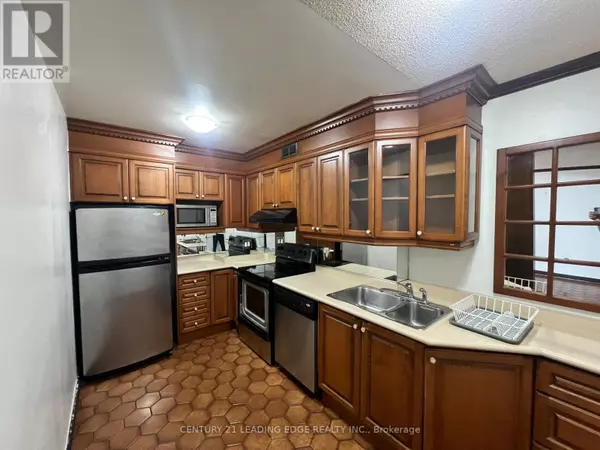 Toronto (york University Heights), ON M3J1K9,31 Four Winds DR #913