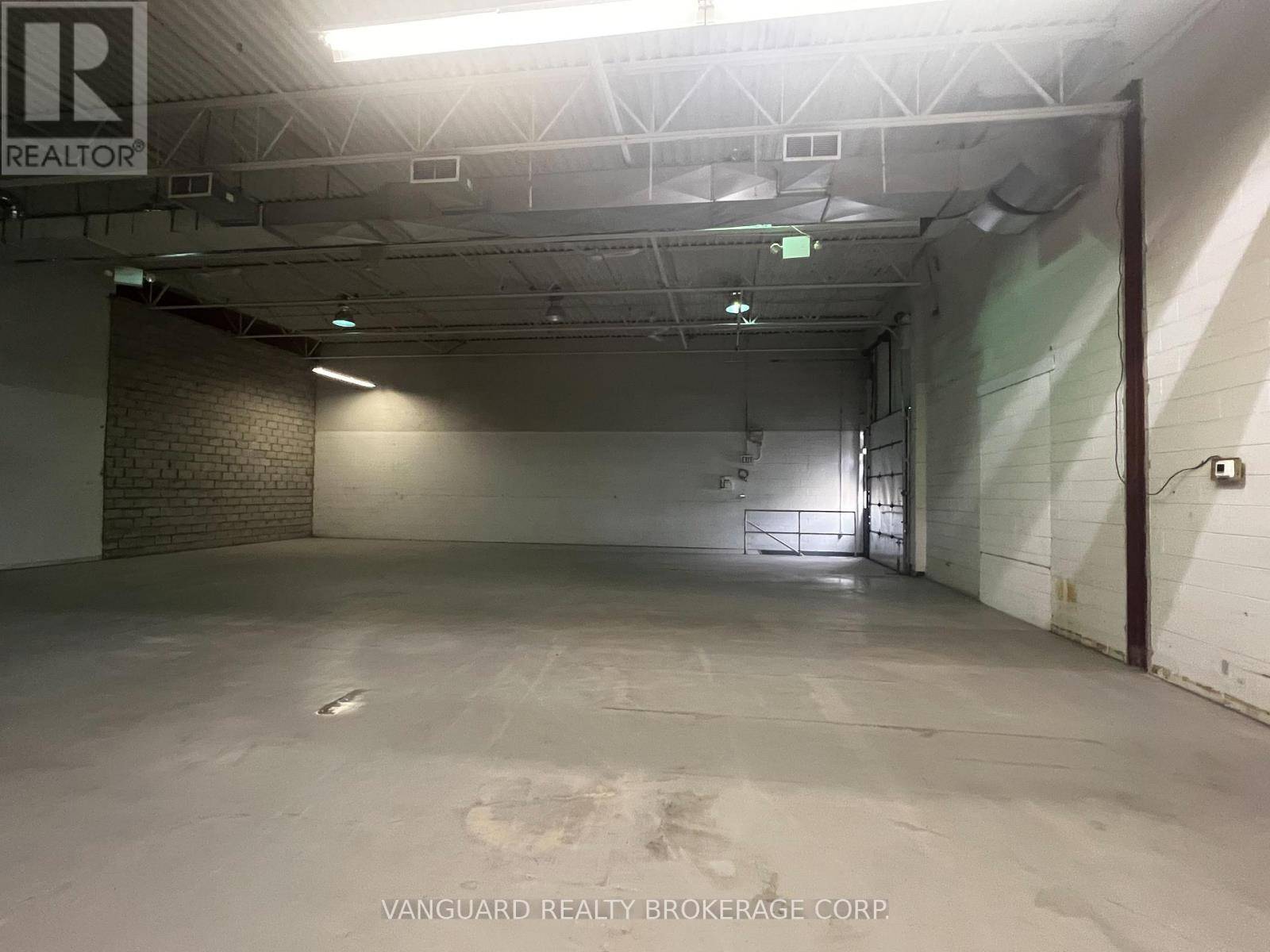 Toronto (york University Heights), ON M3J2W8,1679-1699 FLINT ROAD