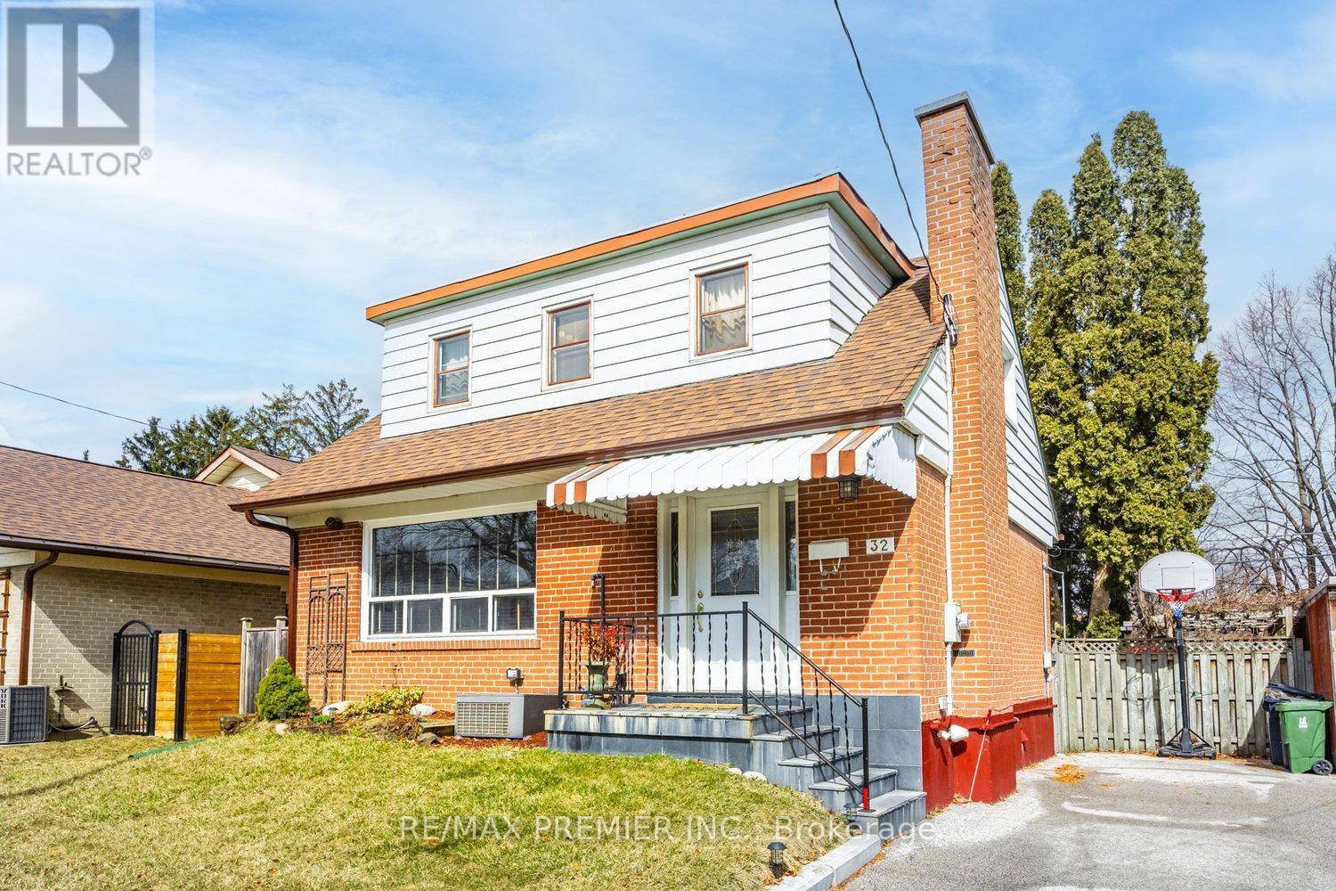 32 GENTHORN AVENUE, Toronto (rexdale-kipling), ON M9W2S7