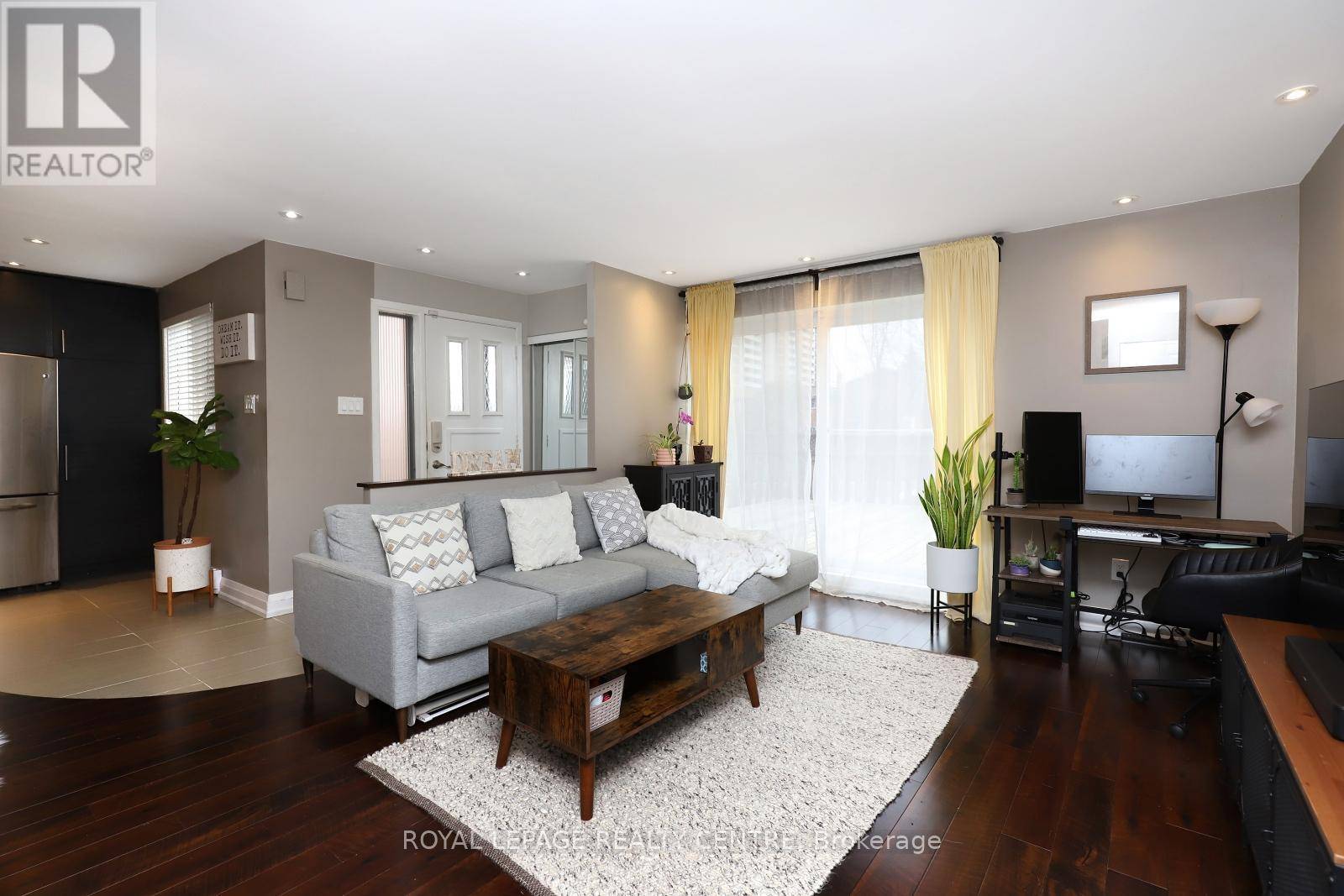 3055 Tomken RD #345, Mississauga (applewood), ON L4Y3X9