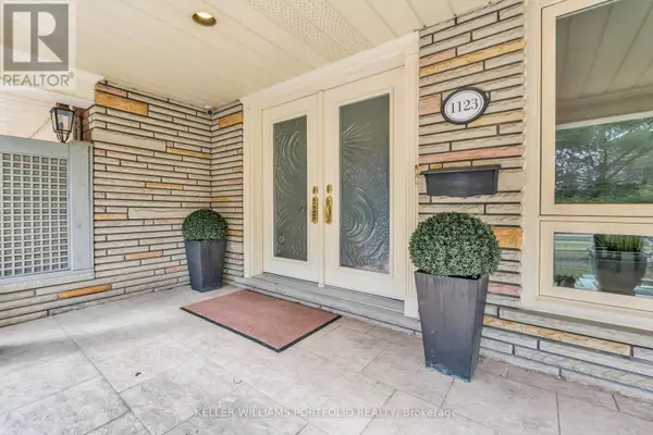 Oakville (oo Old Oakville), ON L6J1K9,1123 LAKESHORE ROAD E