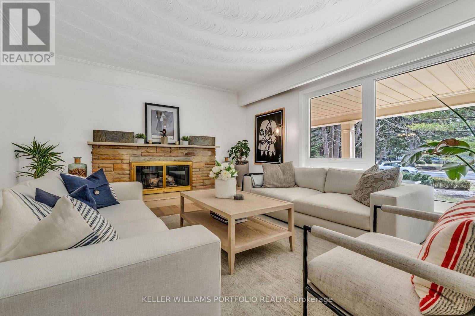 Oakville (oo Old Oakville), ON L6J1K9,1123 LAKESHORE ROAD E