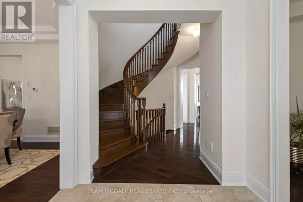 Brampton (credit Valley), ON L6Y3A7,20 HICKORY RIDGE COURT