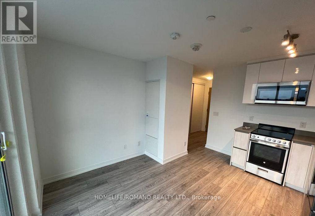 Toronto (downsview-roding-cfb), ON M3M0E1,3100 Keele ST #434