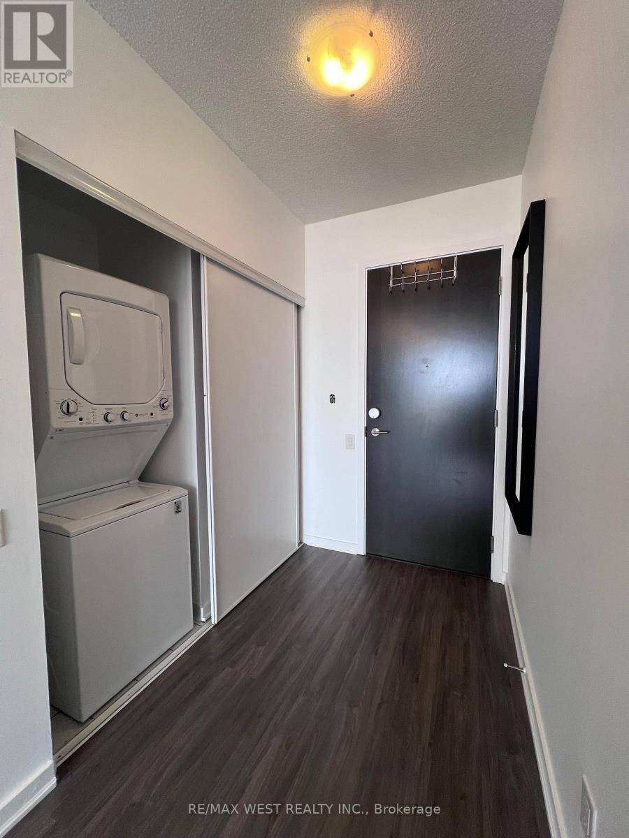 Toronto (high Park-swansea), ON M6S5B5,105 The Queensway #1209