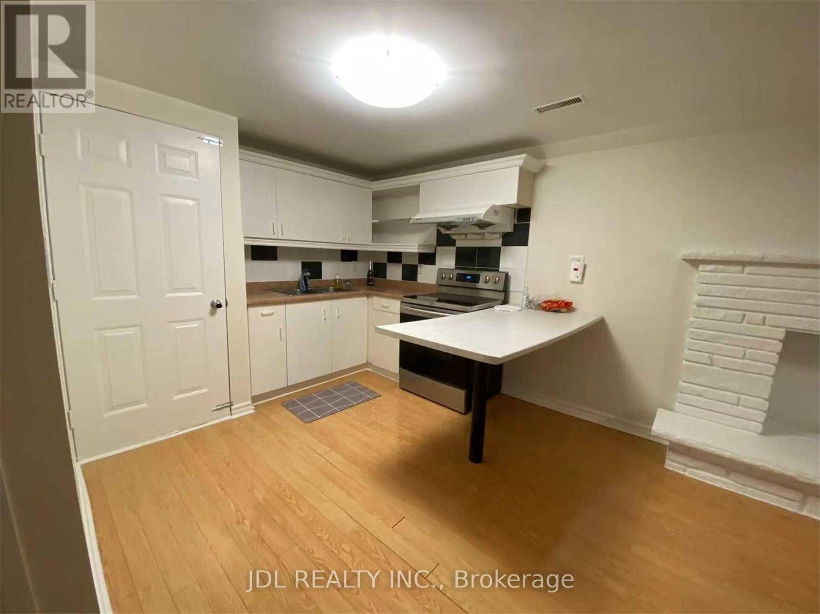 Mississauga (erindale), ON L5C1K7,857 Westlock RD #lower