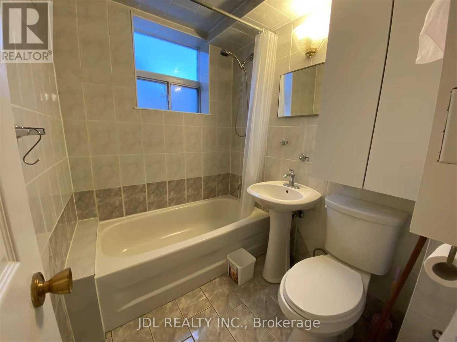 Mississauga (erindale), ON L5C1K7,857 Westlock RD #lower