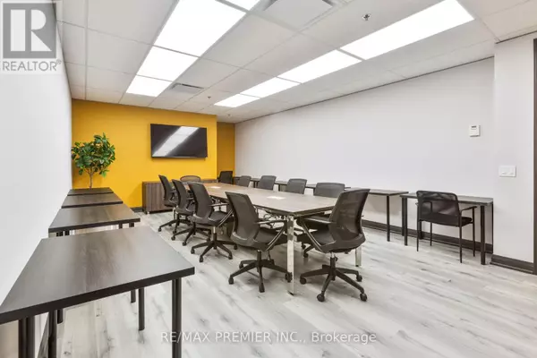 Oakville (qe Queen Elizabeth), ON L6K3W7,690 Dorval DR #200-43