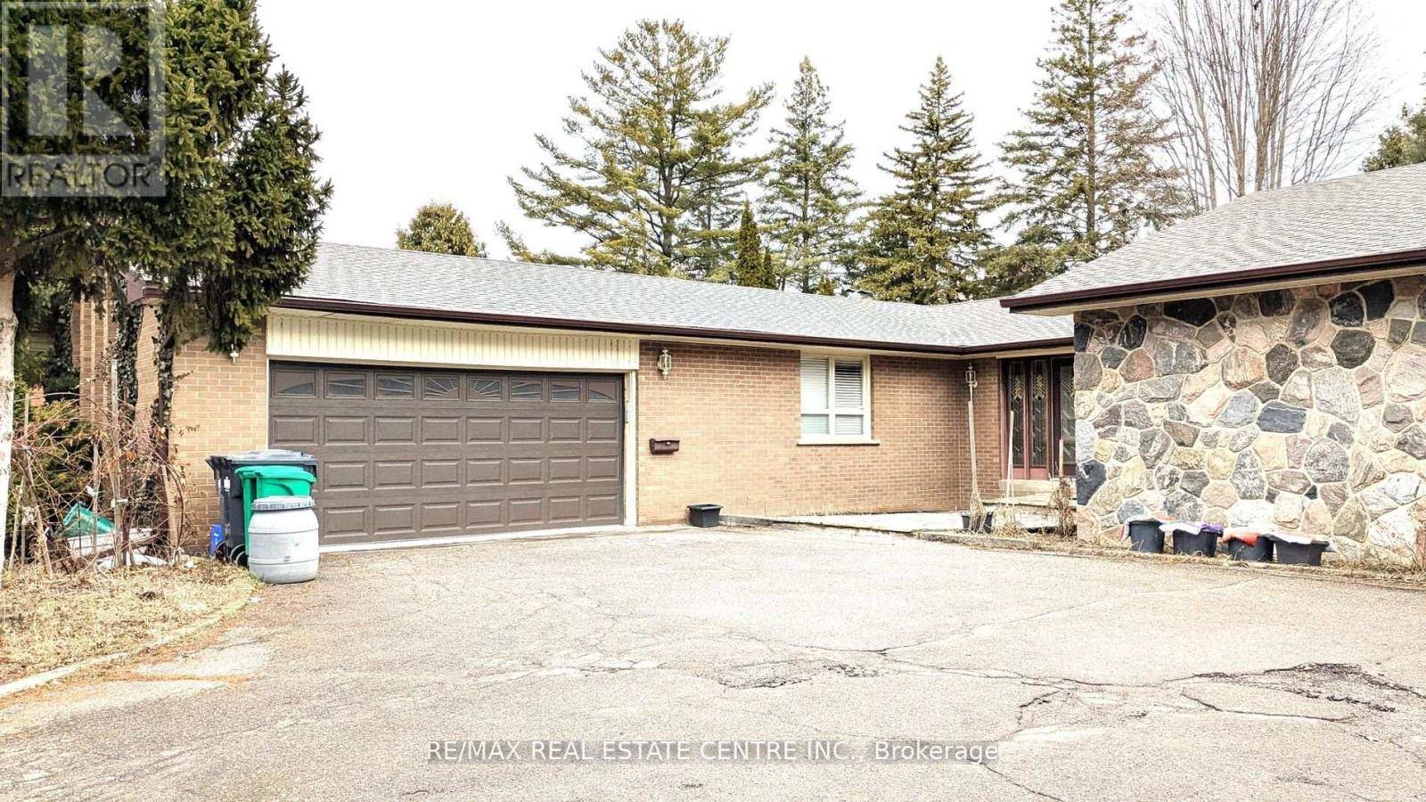 Mississauga (erindale), ON L5C1V6,2260 ONEIDA CRESCENT