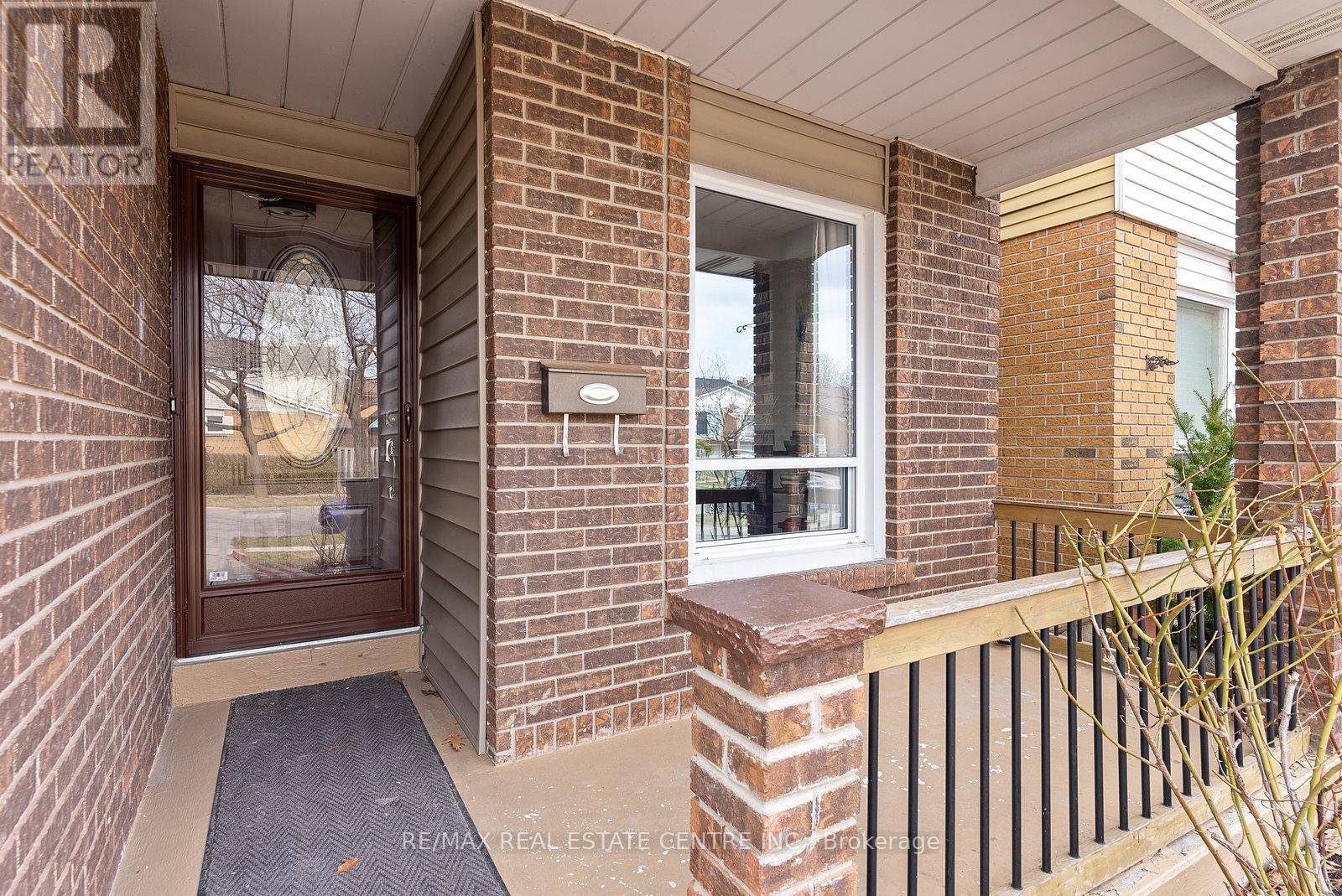 Brampton (madoc), ON L6V3V6,82 SIMMONS BOULEVARD