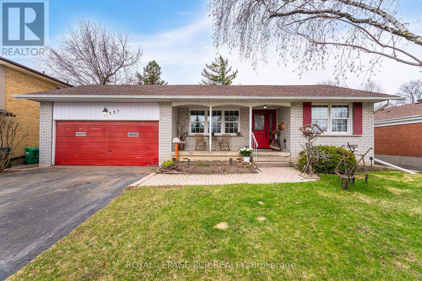 Brampton (brampton South), ON L6Y1S2,227 ELIZABETH STREET S