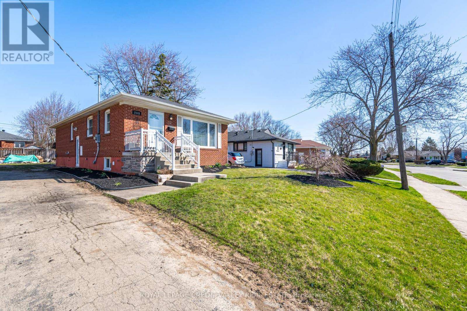 Burlington (mountainside), ON L7P1B3,2143 MOUNTAINSIDE DRIVE