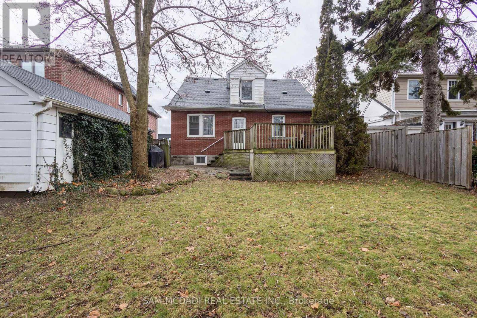 Mississauga (port Credit), ON L5G3N9,11 BRANT AVENUE